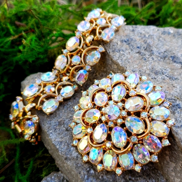 Vintage Crown Trifari Aurora Borealis Faceted Rhinestone Gold Rhodium Bracelet - Picture 11 of 16